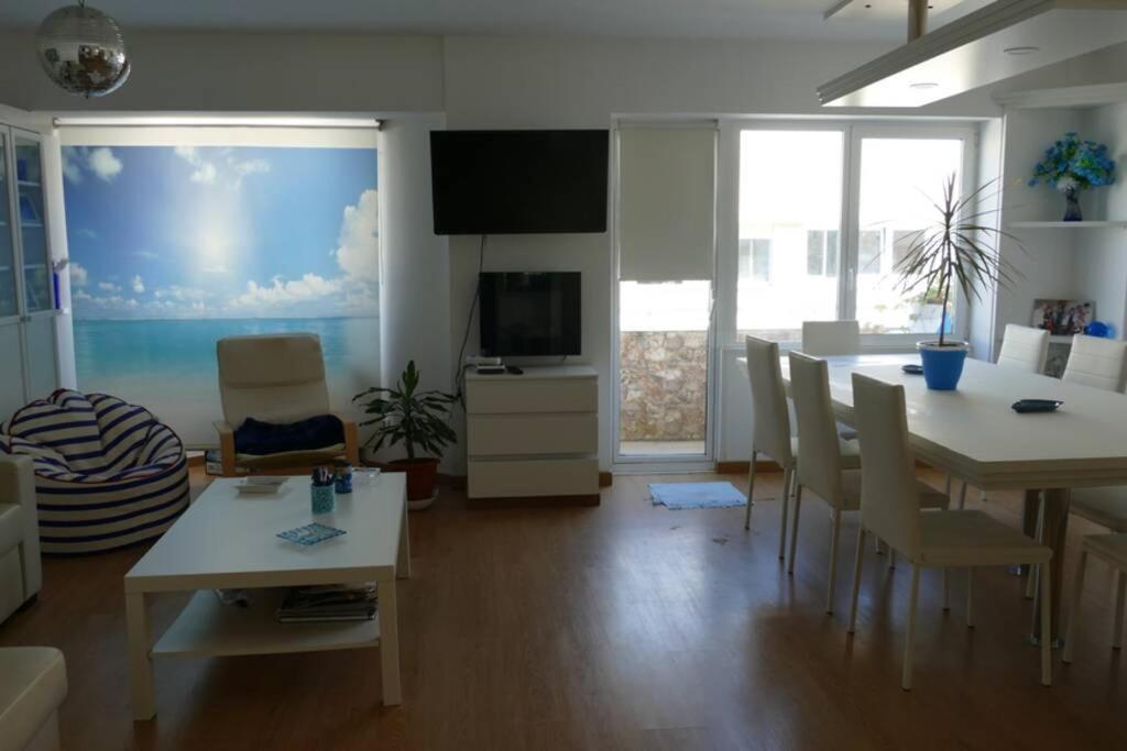 Piso En Santa Cristina, A 150 M De La Playa Apartment Oleiros Exterior photo